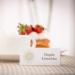 Biało złote eleganckie winietki na komunię