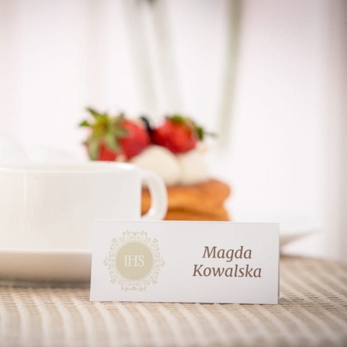 Biało złote eleganckie winietki na komunię