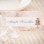 -elegancki-tort-winietki-urodziny-zabawa