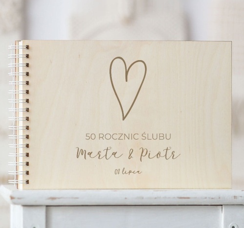 Okładka kroniki ze wzorem z serduszkiem