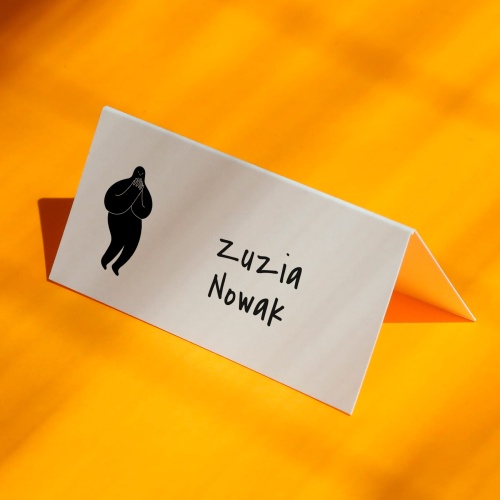 Winietki urodzinowe z uroczym stworkiem