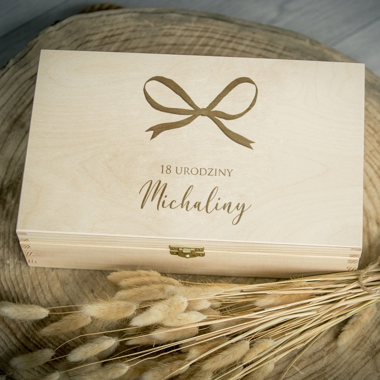 Szkatułka ze wstążeczką pudełko z dedykacją na 18-nastkę