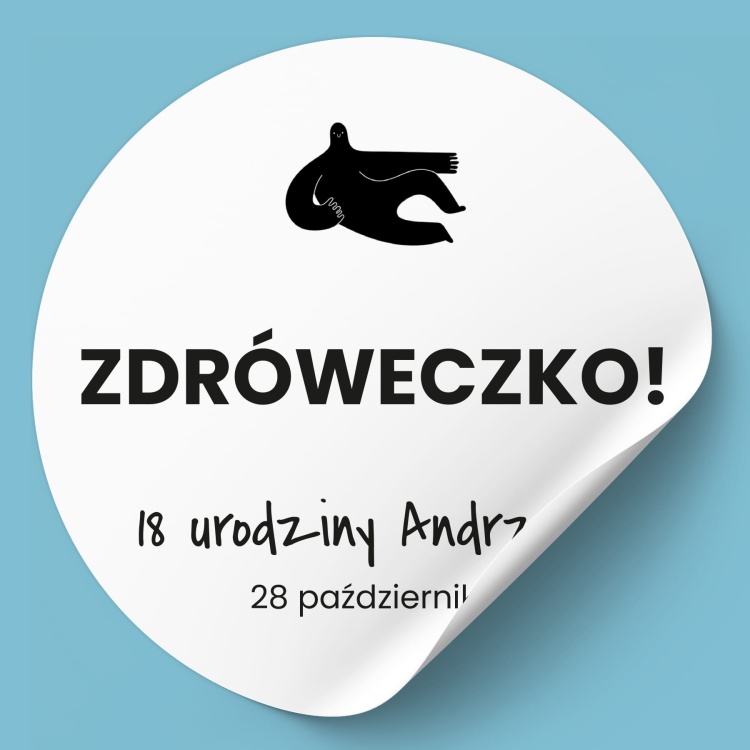 Winietki naklejki na urodziny z wyluzowanym stworkiem