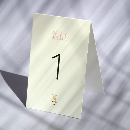 Numerki na stół urodzinowy z tortem