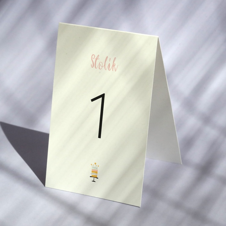 Numerki na stół urodzinowy z tortem