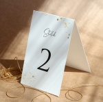 Numerki na stół urodzinowy ze złotym brokatem