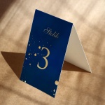 Granatowo-złote numerki na stół urodzinowy