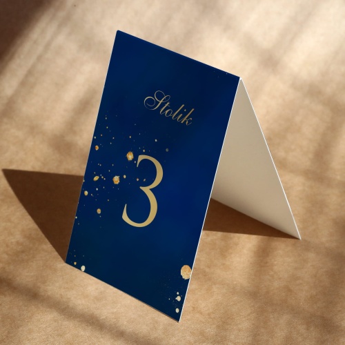 Granatowo-złote numerki na stół urodzinowy