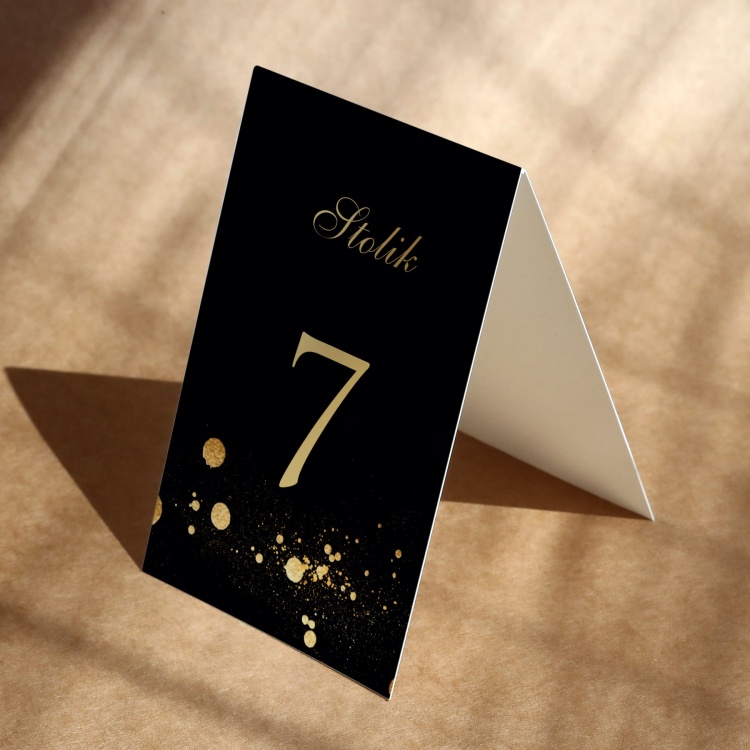 Czarno-złote numerki na stół urodzinowy