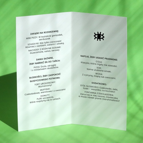 Karty menu na przyjęcie urodzinowe z uśmiechniętym stworkiem