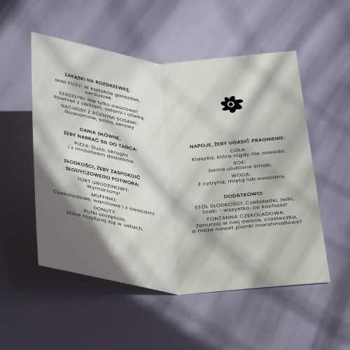 Karty menu na przyjęcie urodzinowe z zabawnym stworkiem