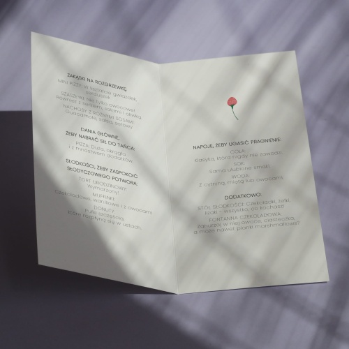 Karty menu na przyjęcie urodzinowe z różowym tulipanem