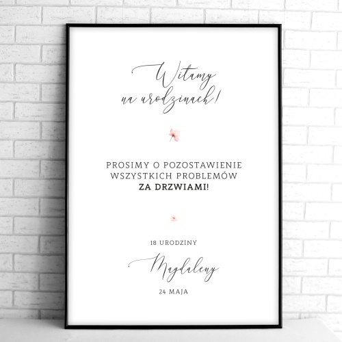 Tablice powitalne na przyjęcie urodzinowe z różowym kwiatuszkiem