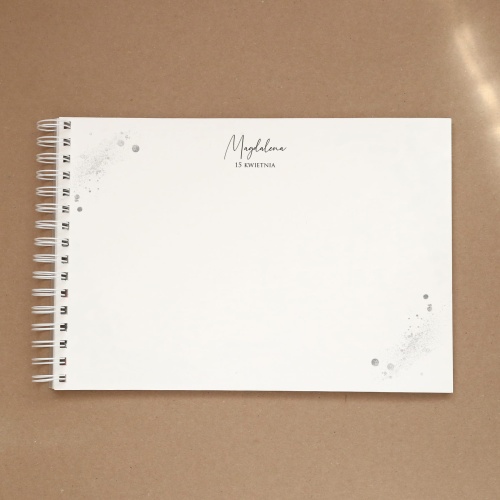 Księga gości na przyjęcie urodzinowe ze srebrnym brokatem