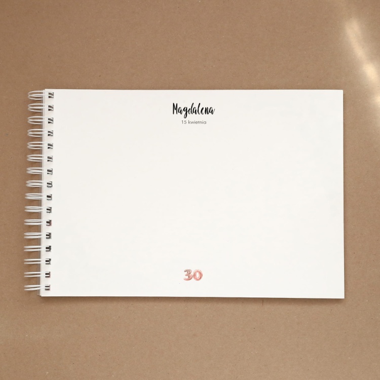 Księga gości na przyjęcie urodzinowe z balonową cyfrą