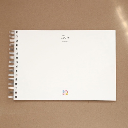 Księga gości na przyjęcie urodzinowe z kolorowymi kwiatami