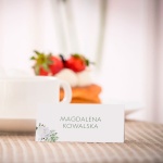 Komunijne winietki na stół z białą różą