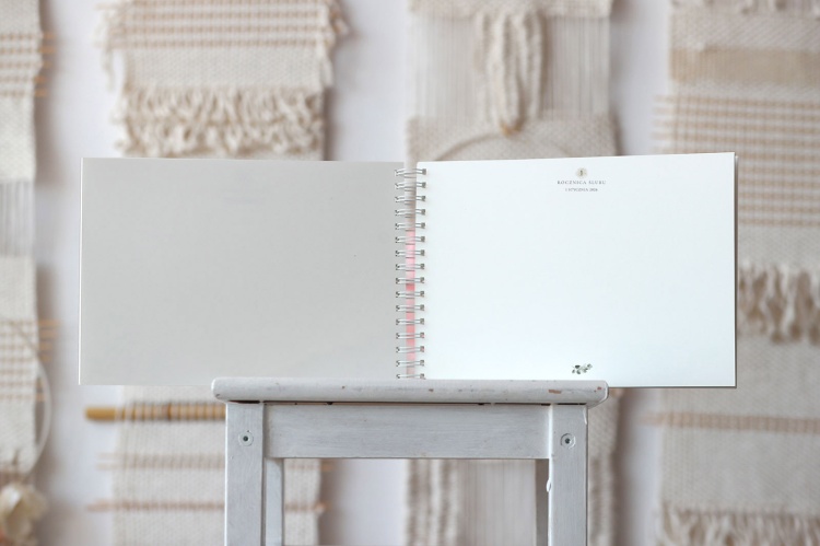 Sentymentalny prezent na ślub - Kronika 50 rocznic