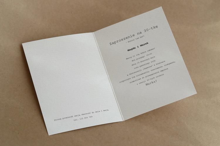 Minimalistyczne zaproszenie na 30 urodziny z kulą dyskotekową
