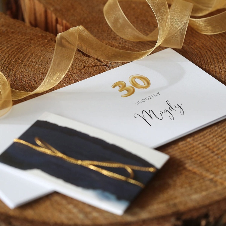 Granatowe zaproszenia na 30 urodziny