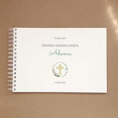 Księga gości na Pierwszą Komunię z roślinnym krzyżem