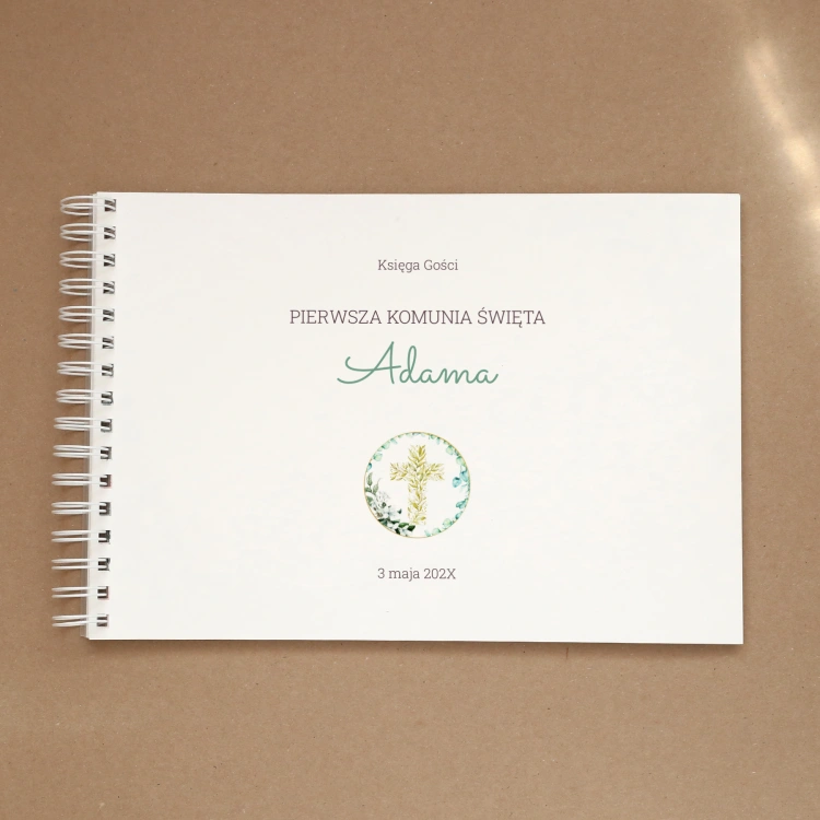 Księga gości na Pierwszą Komunię z roślinnym krzyżem