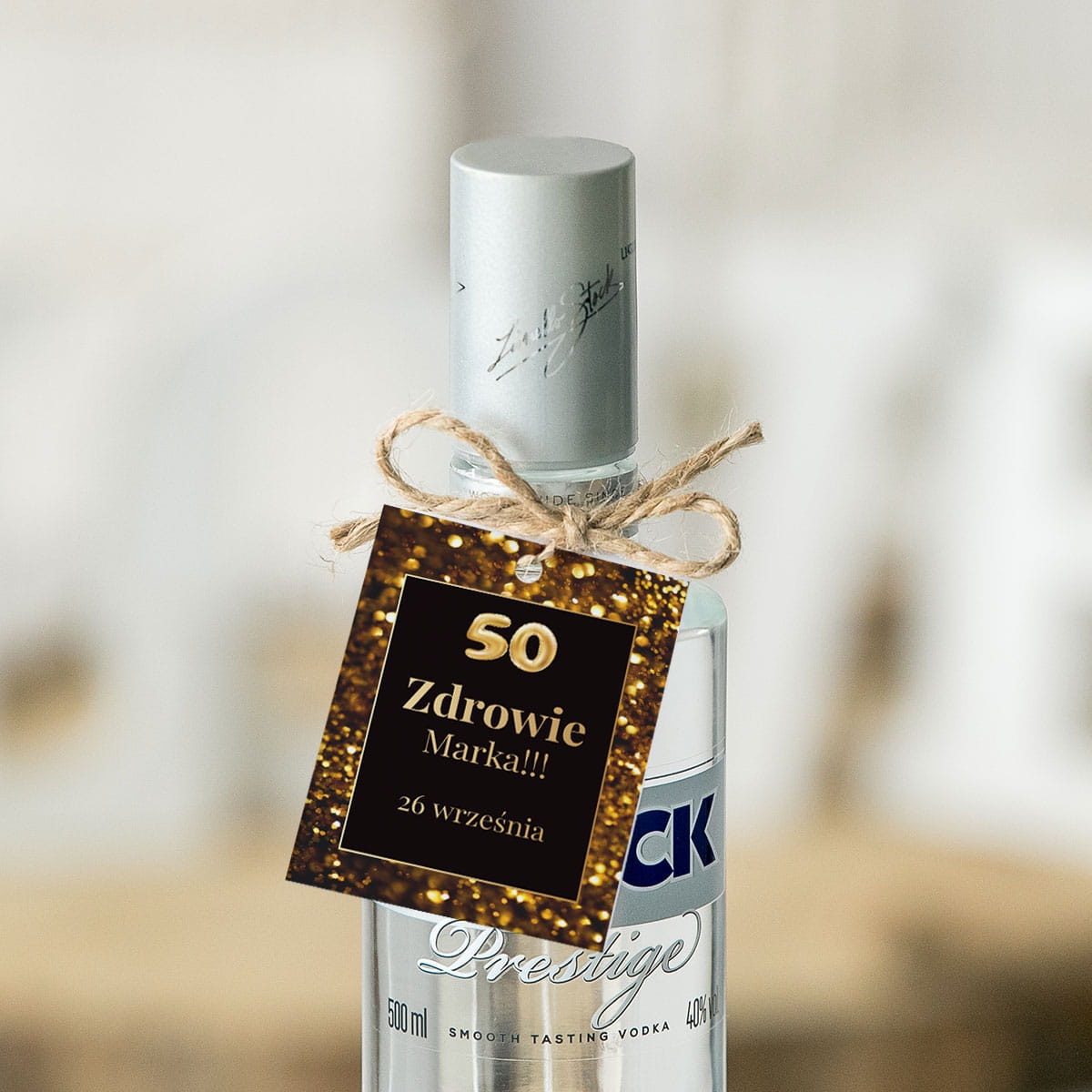 Zestaw eleganckich złotych zawieszek na wódkę ze złotym balonem