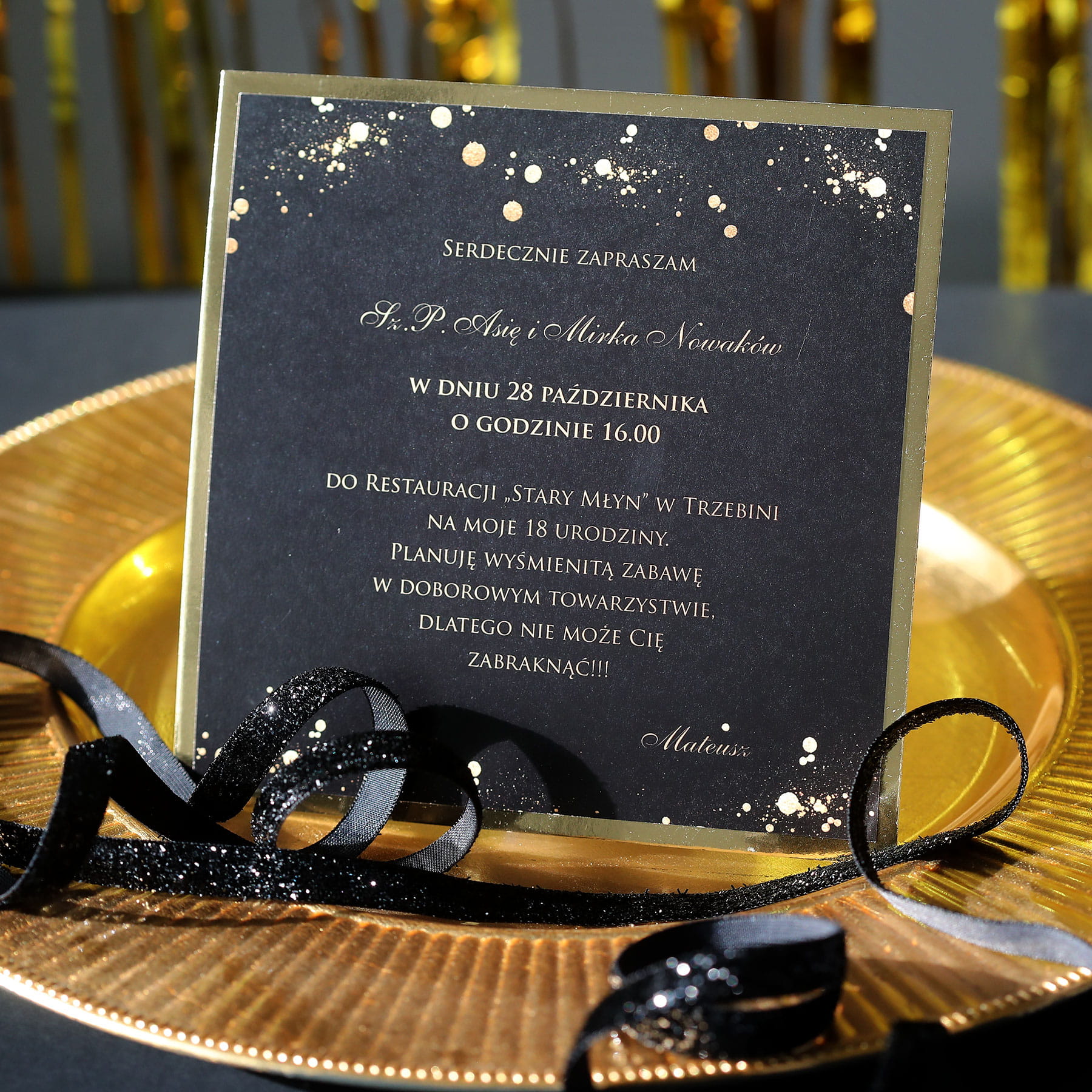 Czarno-złote zaproszenia na 18 urodziny