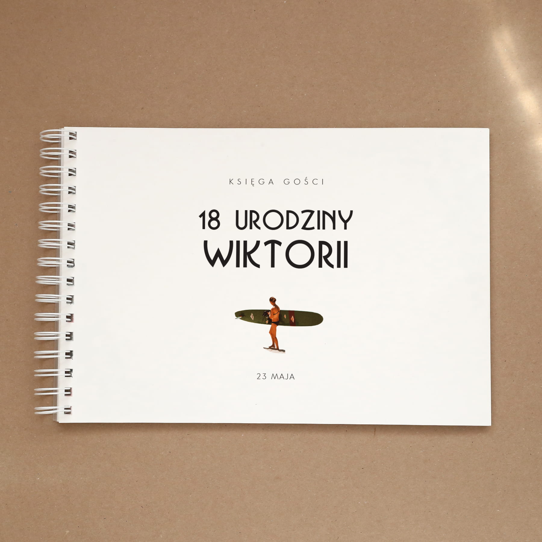 Księga gości w stylu retro na przyjęcie urodzinowe - okładka z przodu