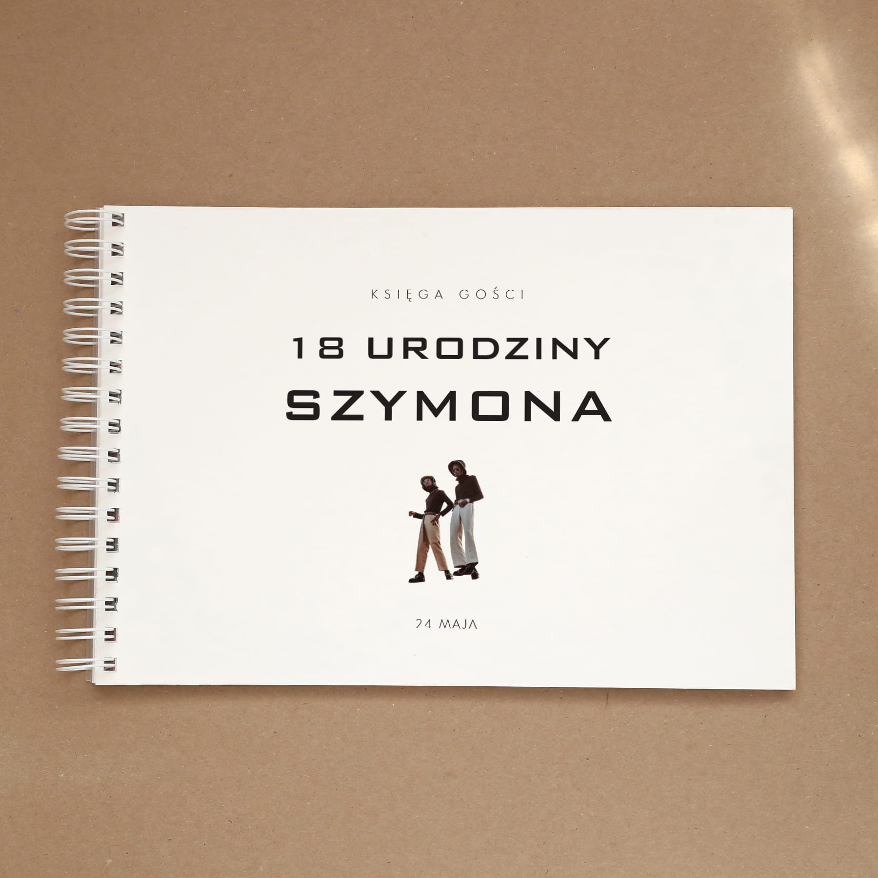 Księga gości w stylu retro na przyjęcie urodzinowe - okładka z przodu