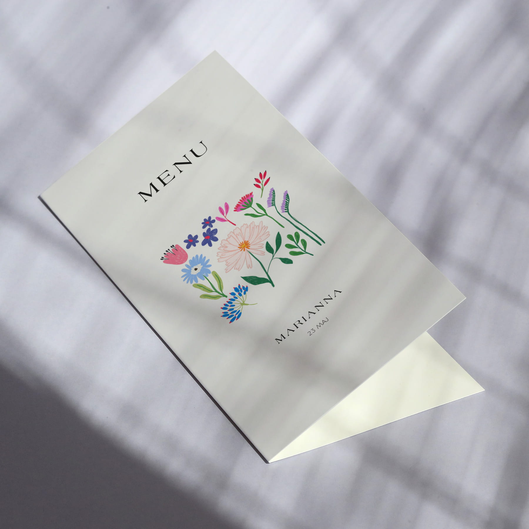 Karty menu na przyjęcie z kwiatuszkami  okładka