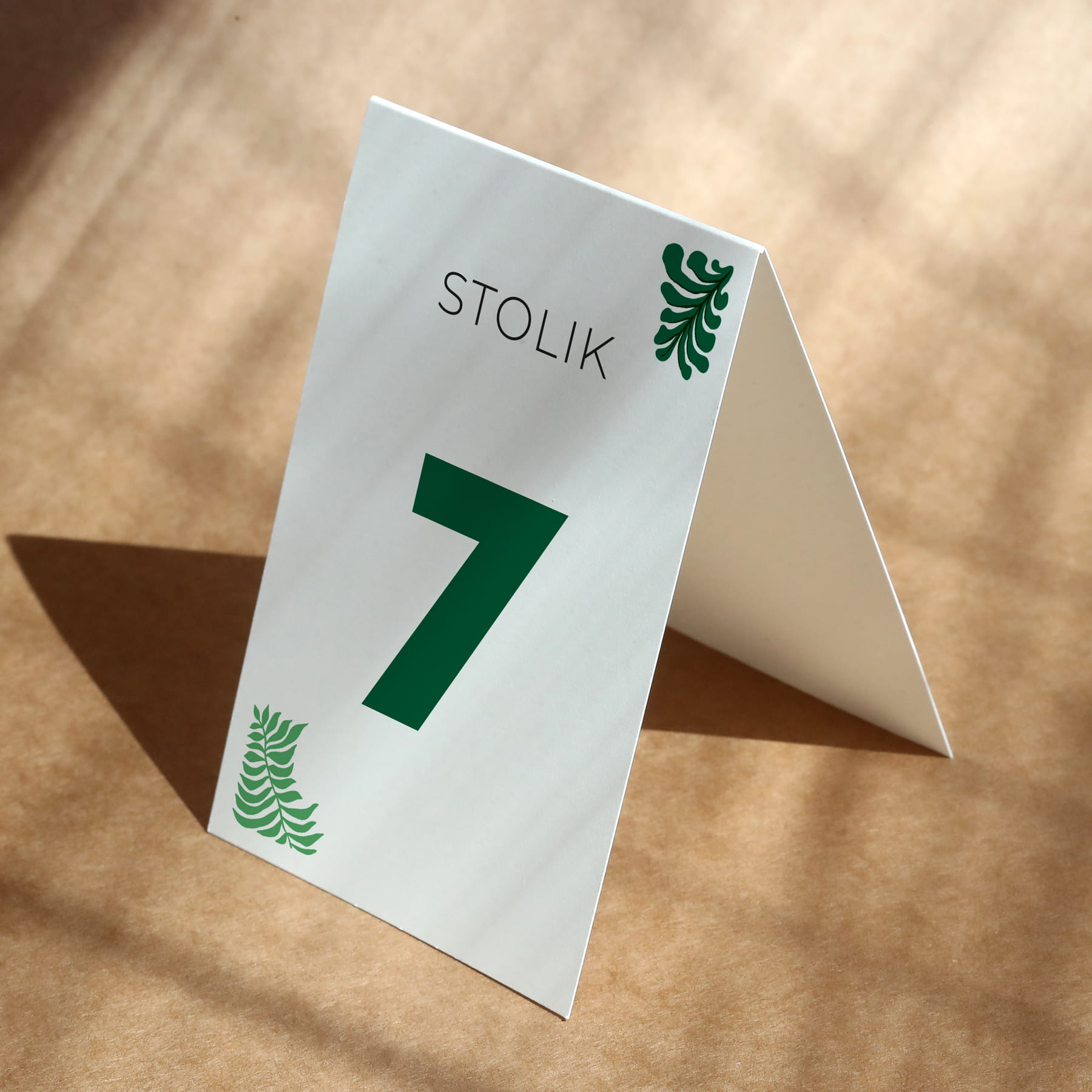 Numerki na stół urodzinowy z liśćmi