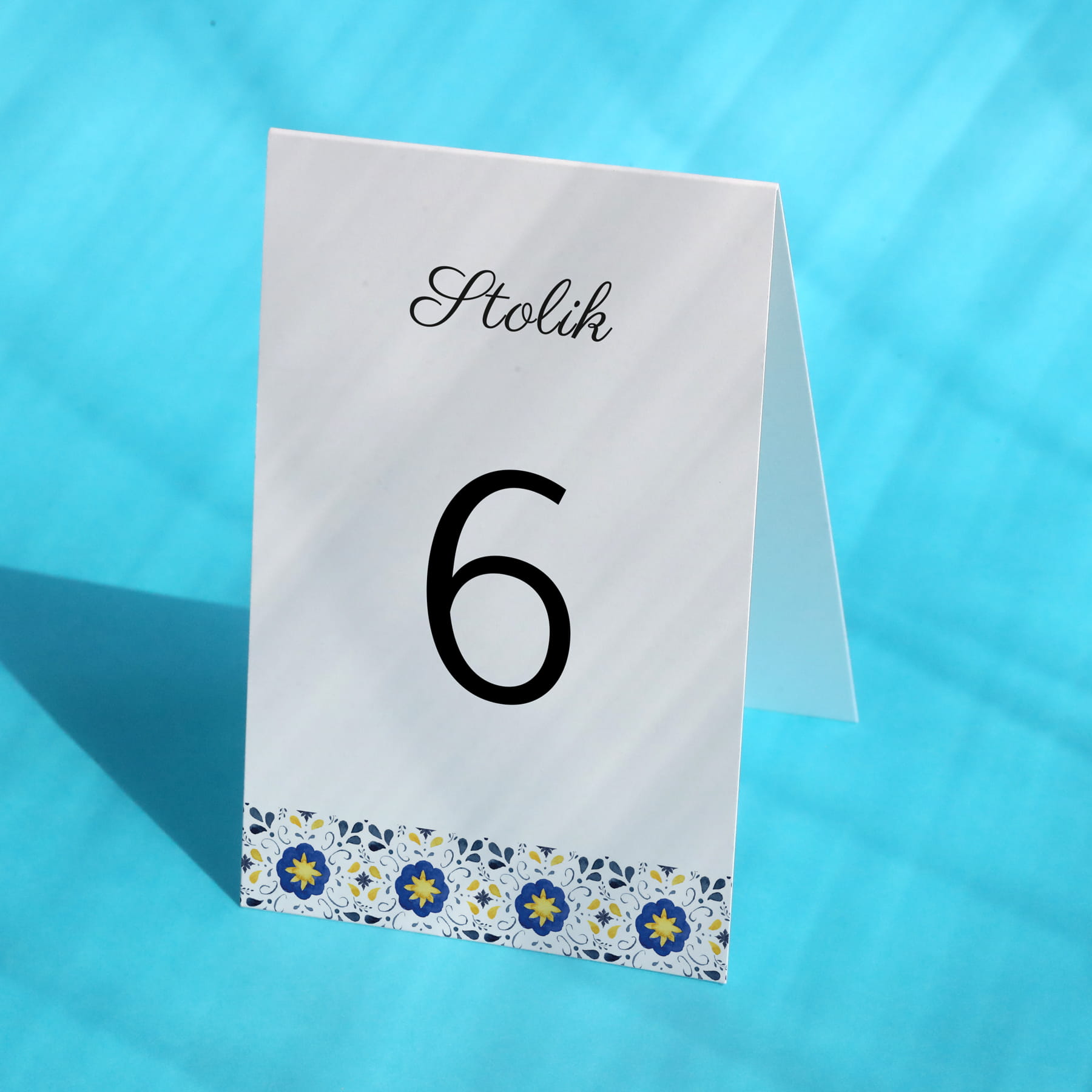 Numerki na stół urodzinowy z dekoracyjnym wzorem