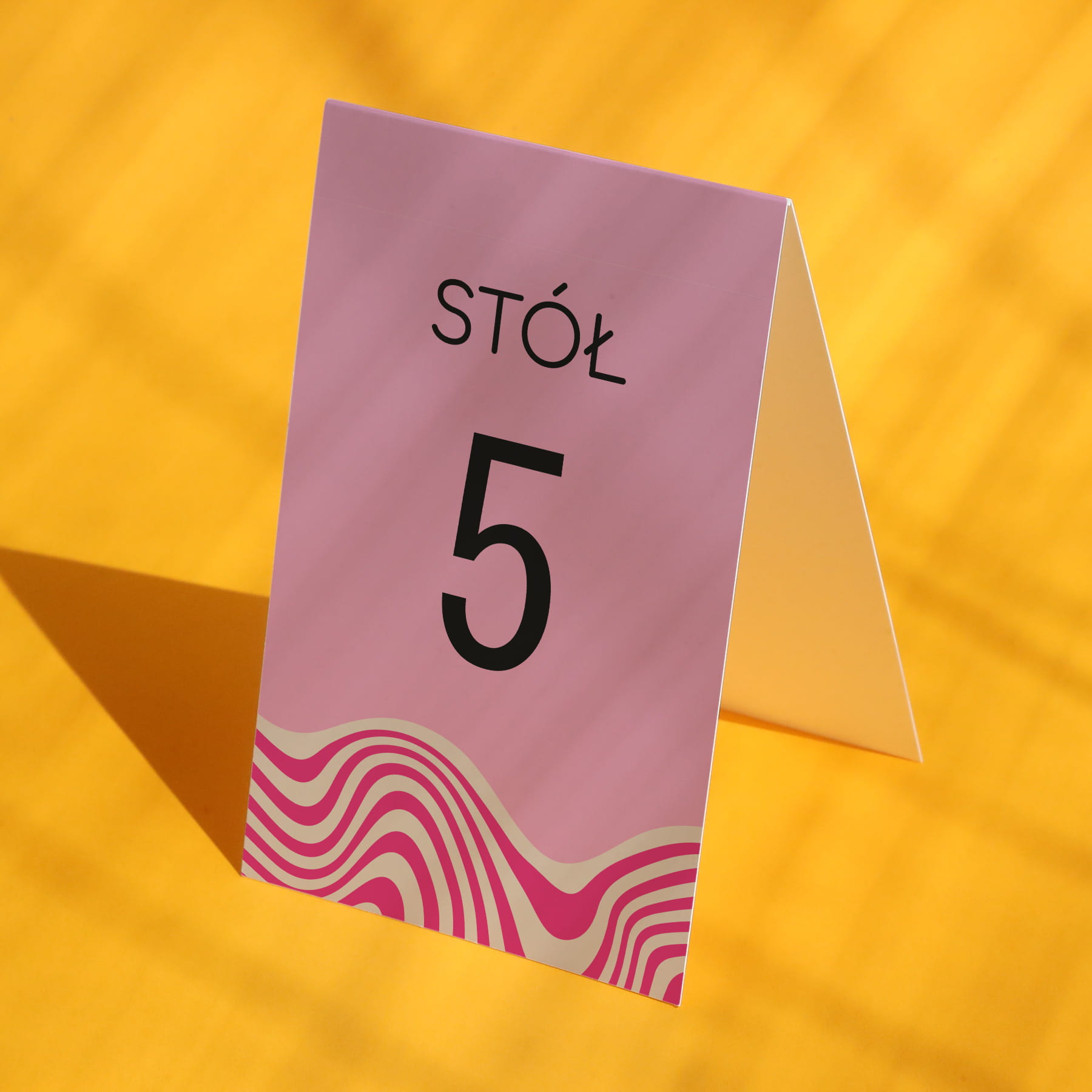 Numerki na stół urodzinowy z różową falą