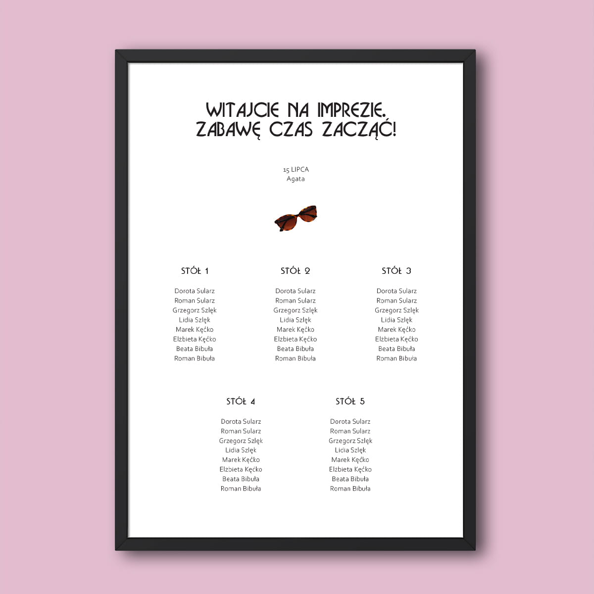 Retro plan stołu urodzinowego z okularami przeciwsłonecznymi