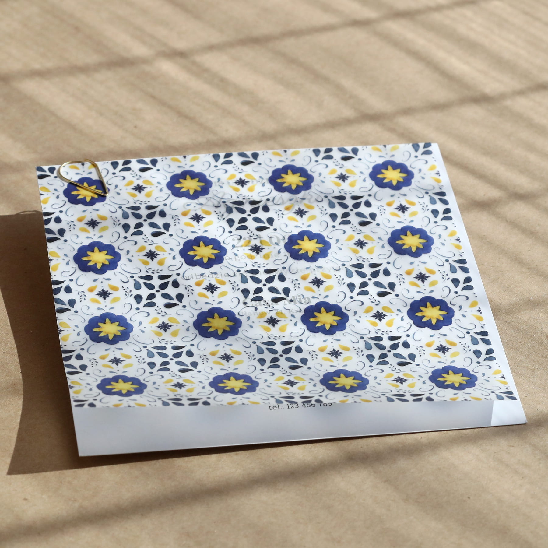 Mozaikowe zaproszenia urodzinowe z ozdobną kalką