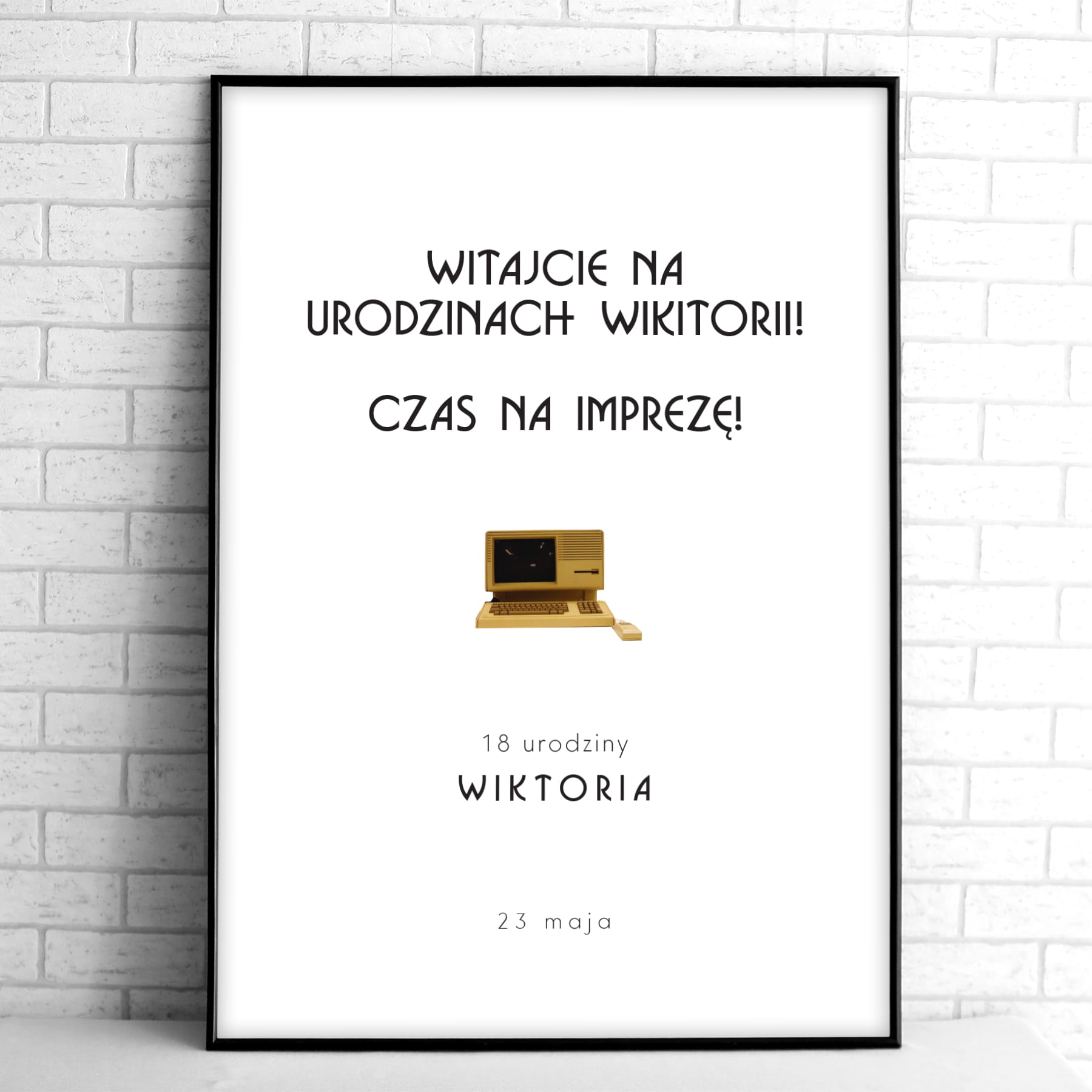 Retro tablice powitalne na przyjęcie urodzinowe ze starym komputerem