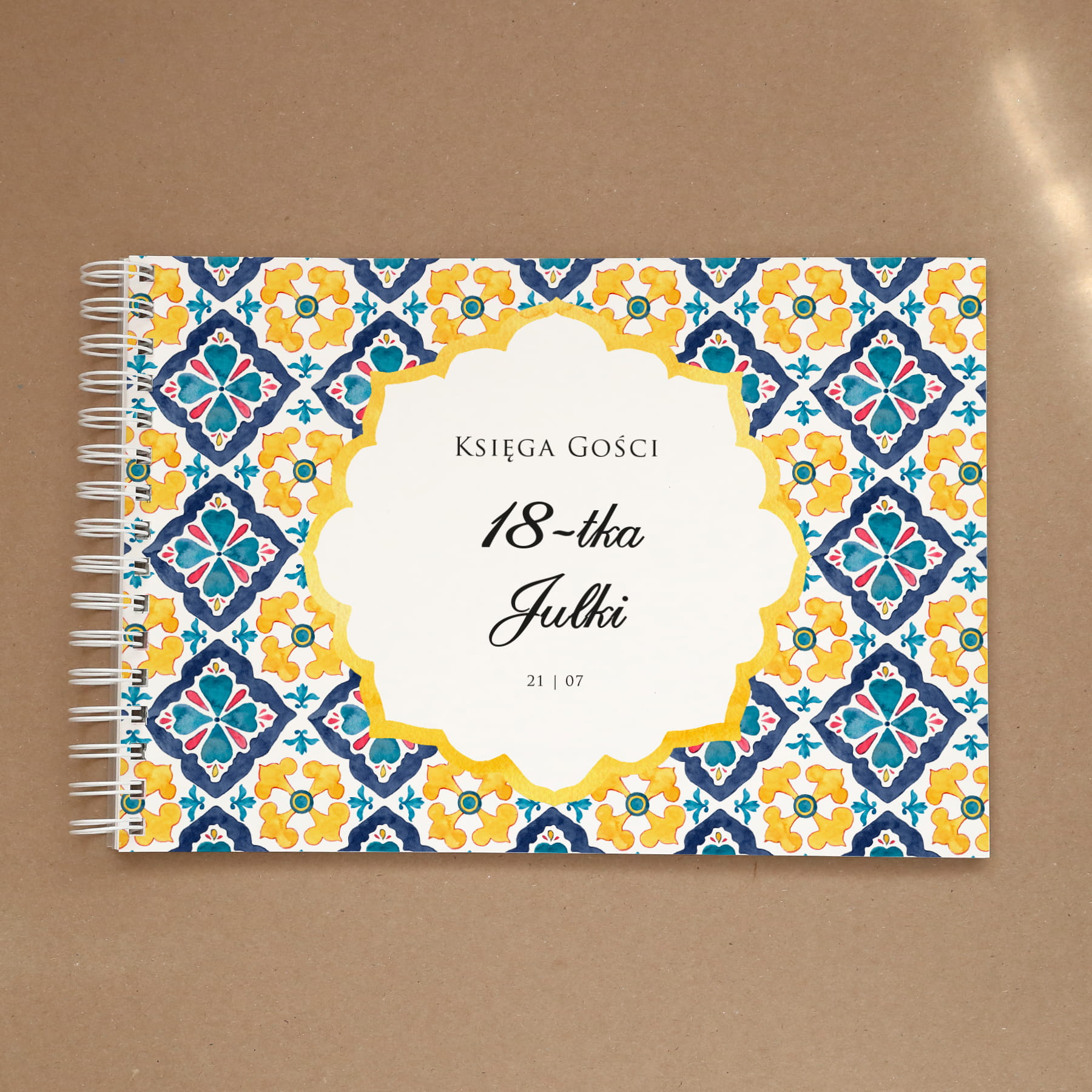 Księga gości na przyjęcie urodzinowe z kolorowym wzorem