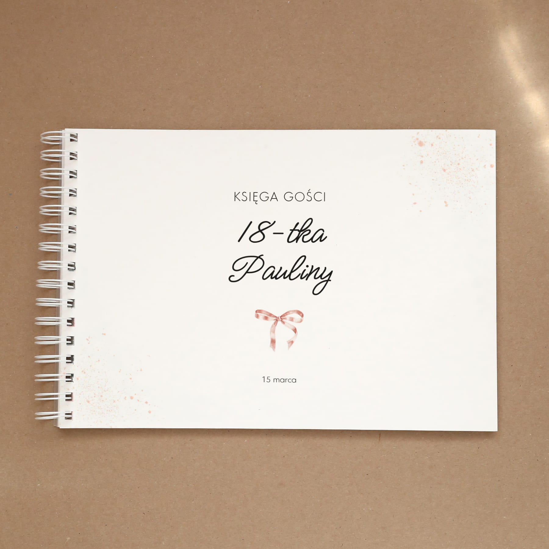 Księga gości na przyjęcie urodzinowe z delikatną wstążką