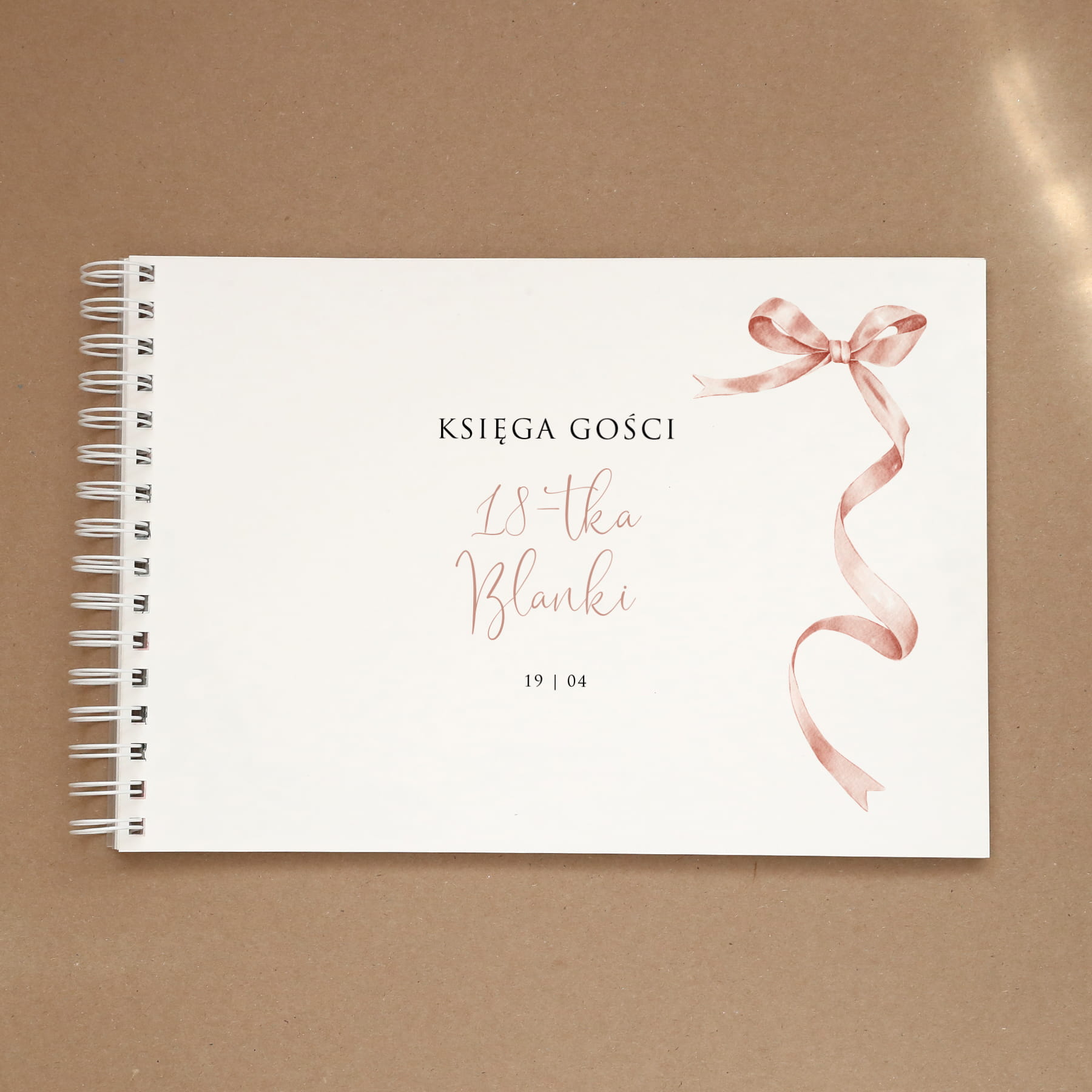 Księga gości na przyjęcie urodzinowe z różową kokardką