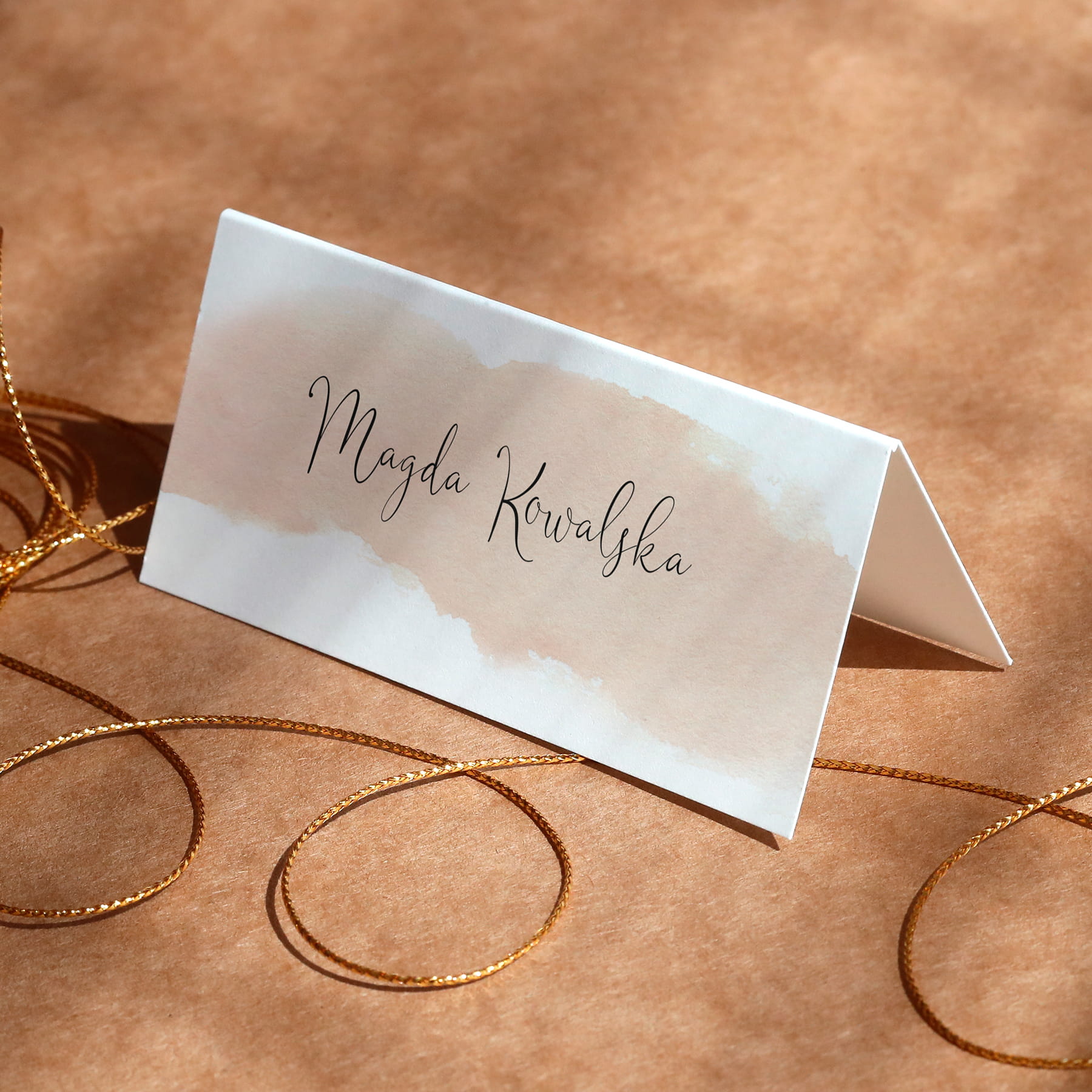 Pastelowo różowe winietki urodzinowe