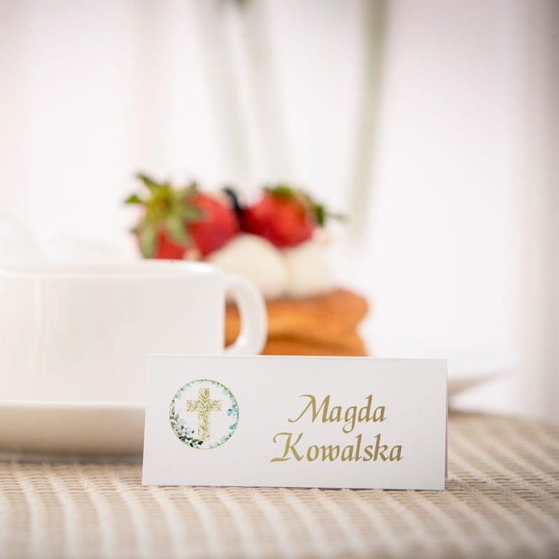 Eleganckie winietki na komunię z krzyżykiem
