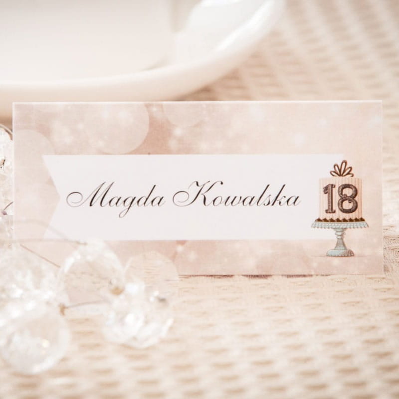 -elegancki-tort-winietki-urodziny-zabawa