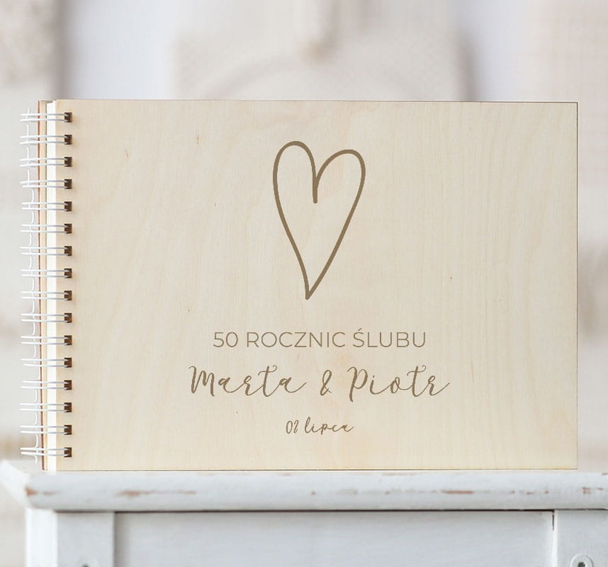 Okładka kroniki ze wzorem z serduszkiem