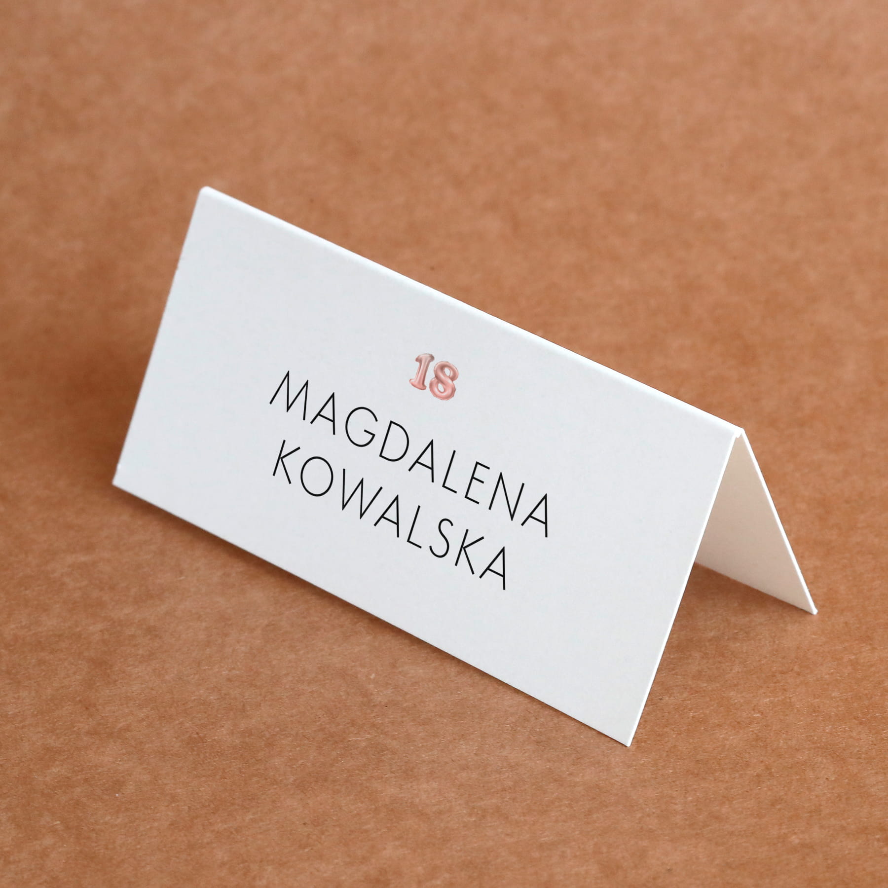 Winietki urodzinowe z balonową cyfrą