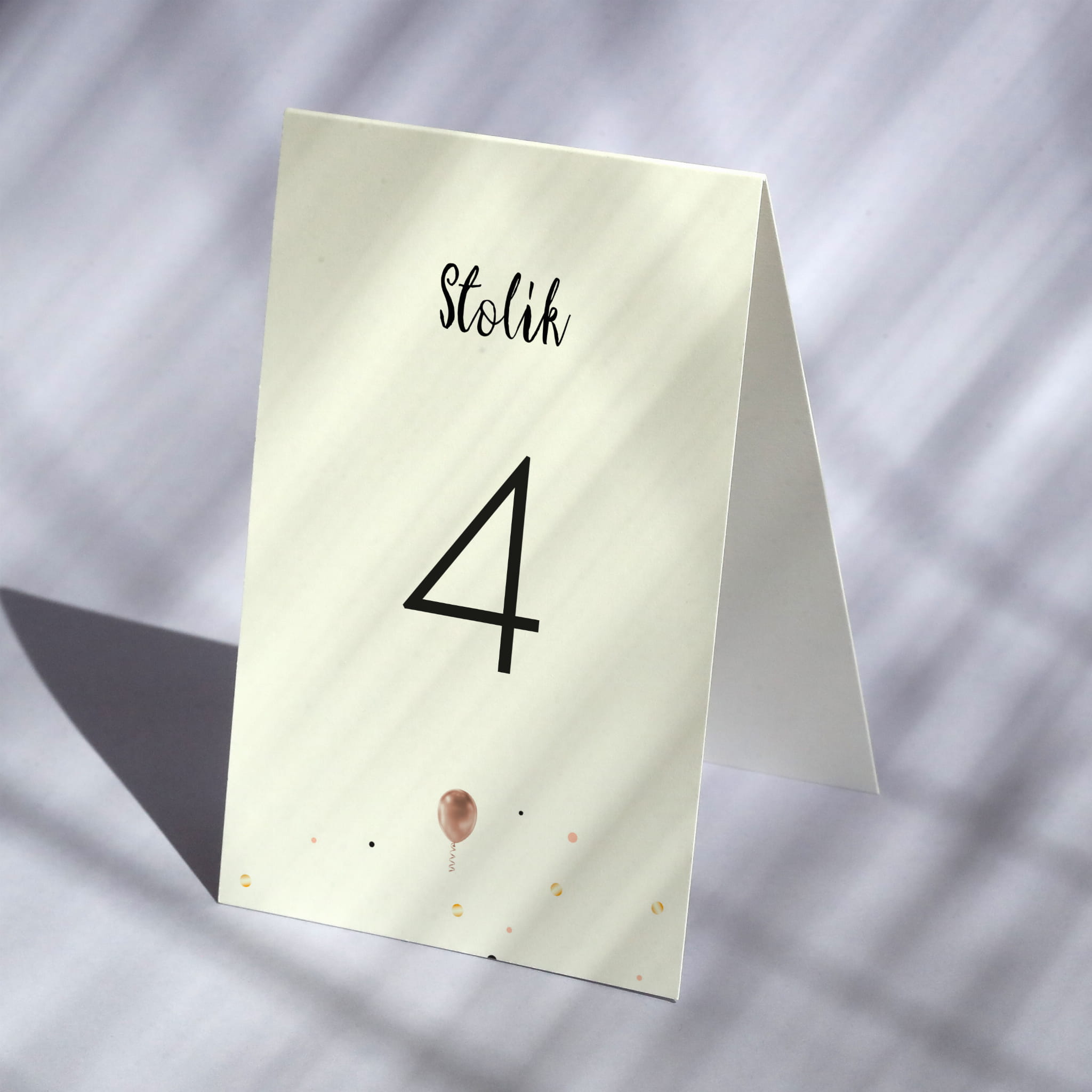 Numerki na stół urodzinowy z różowym balonem