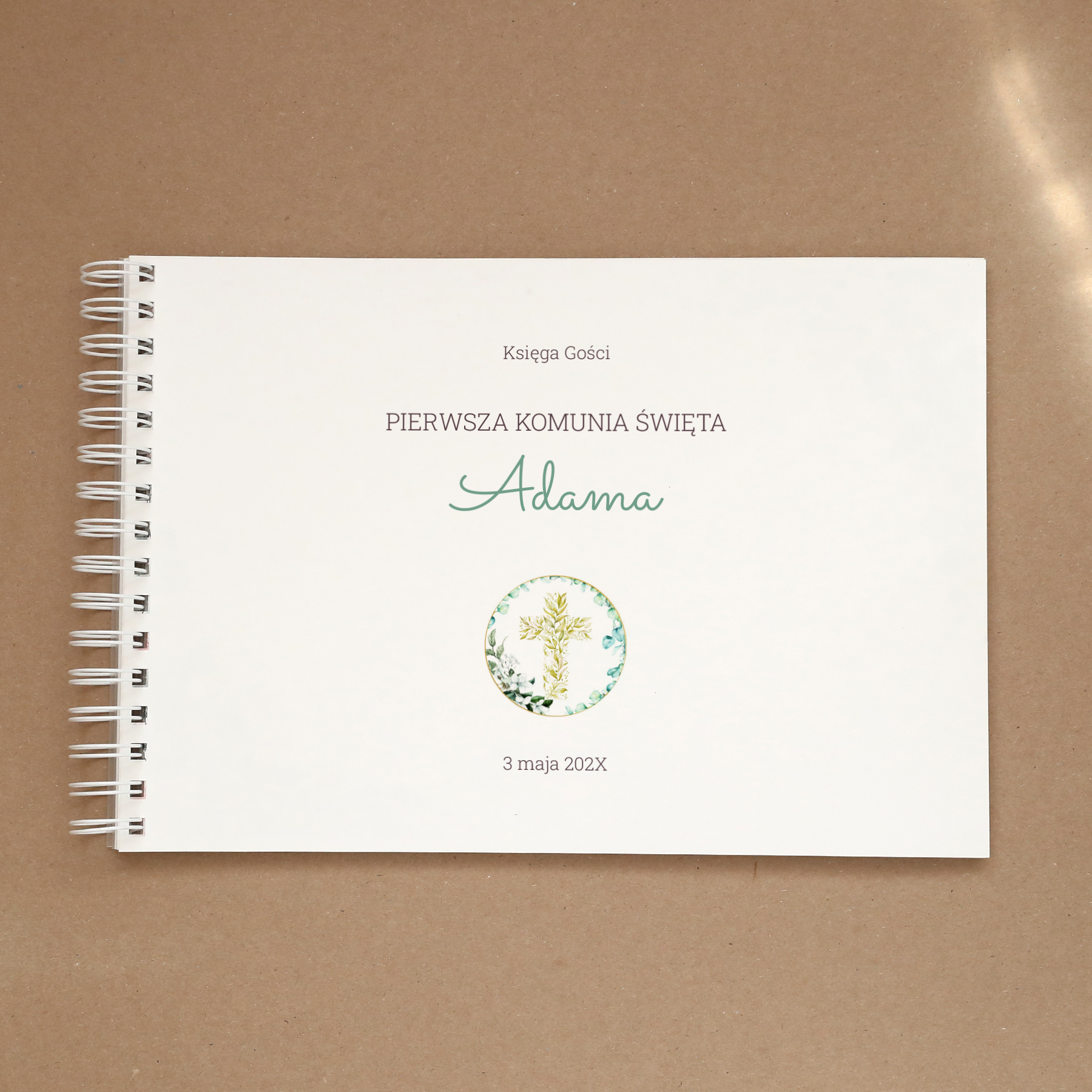 Księga gości na Pierwszą Komunię z roślinnym krzyżem